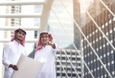 Arabiska affärsmän uppsätta som mål oss royaltyfria bilder Arabiska affärsmän uppsätta som mål oss royaltyfria bilder