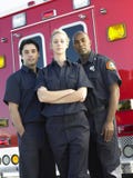 Aramedics voor een ziekenwagen stock afbeelding Aramedics voor een ziekenwagen stock afbeelding