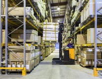Arbeider op vorkheftruck stock afbeelding Arbeider op vorkheftruck stock afbeelding