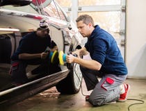 Arbeitskraft auf einer Waschanlage Arbeitskraft auf einer Waschanlage