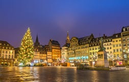 Arbre de Noël sur l'endroit Kleber à Strasbourg, France photographie stock libre de droits Arbre de Noël sur l'endroit Kleber à Strasbourg, France photographie stock libre de droits