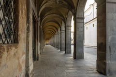 A arcada bonita de Palazzo Matteucci dentro através de Elisa, Lucca, Toscânia, Itália fotografia de stock A arcada bonita de Palazzo Matteucci dentro através de Elisa, Lucca, Toscânia, Itália fotografia de stock