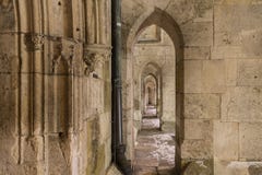 Arcada na catedral em Regensburg, Alemanha Foto de Stock Arcada na catedral em Regensburg, Alemanha Foto de Stock