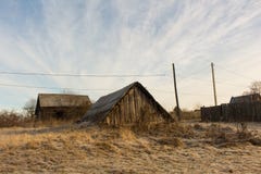 Architecture en bois russe Maison de campagne en hiver photo libre de droits Architecture en bois russe Maison de campagne en hiver photo libre de droits