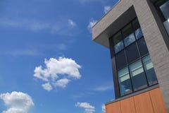 Architecture moderne d'affaires de coin d'immeuble de bureaux Photo stock Architecture moderne d'affaires de coin d'immeuble de bureaux Photo stock