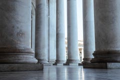 Architektur kolumny Katedralny kościół Masywni Antyczni Stylowi Dziejowi kościół szczegóły europejczycy fotografia royalty free Architektur kolumny Katedralny kościół Masywni Antyczni Stylowi Dziejowi kościół szczegóły europejczycy fotografia royalty free