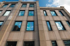 Architettura di una costruzione moderna a Londra Fotografia Stock Architettura di una costruzione moderna a Londra Fotografia Stock