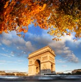 Arco del Triunfo en otoño, París, Foto de archivo Arco del Triunfo en otoño, París, Foto de archivo