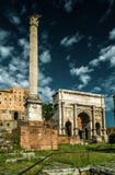 Arco do imperador Septimius Severus em Roman Forum, Roma Fotografia de Stock Royalty Free Arco do imperador Septimius Severus em Roman Forum, Roma Fotografia de Stock Royalty Free