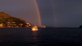 Arco iris del doble de Dubrovnik Croacia Arco iris del doble de Dubrovnik Croacia