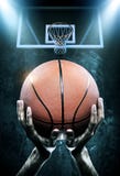Arena di pallacanestro con il giocatore fotografia stock Arena di pallacanestro con il giocatore fotografia stock