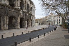 Arena y Charles de Gaulle Square - Nimes - Camargue Provence - Francia del DES del bulevar fotografía de archivo Arena y Charles de Gaulle Square - Nimes - Camargue Provence - Francia del DES del bulevar fotografía de archivo