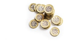 Argent BRITANNIQUE, pile de croissance économique de pièces de monnaie de livre montrée par des piles d'argent liquide dedans photographie stock libre de droits Argent BRITANNIQUE, pile de croissance économique de pièces de monnaie de livre montrée par des piles d'argent liquide dedans photographie stock libre de droits