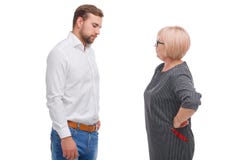 Argumentierung des jungen Mannes und der älteren Frau lokalisiert auf weißem Hintergrund stockfotos Argumentierung des jungen Mannes und der älteren Frau lokalisiert auf weißem Hintergrund stockfotos