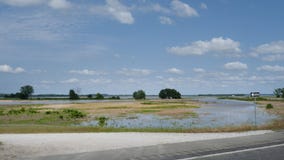Arkansas River Überschwemmungsfrühling von 2019, hinter dem Robert S Kerr Lock und Verdammung, Wasser setzt Forderungen durch stockfotos Arkansas River Überschwemmungsfrühling von 2019, hinter dem Robert S Kerr Lock und Verdammung, Wasser setzt Forderungen durch stockfotos