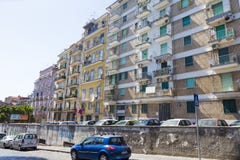 Arkitektursikt av ett bosatt kvarter från Naples royaltyfri bild Arkitektursikt av ett bosatt kvarter från Naples royaltyfri bild