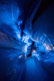 Arktisk nordlig isgrotta i Norge Svalbard i den Longyearbyen staden fotografering för bildbyråer Arktisk nordlig isgrotta i Norge Svalbard i den Longyearbyen staden fotografering för bildbyråer