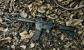 Armes et équipement militaire pour l'armée, arme à feu M4A1 de fusil d'assaut photographie stock Armes et équipement militaire pour l'armée, arme à feu M4A1 de fusil d'assaut photographie stock