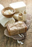 Aromatic spa θέστε με το σαπούνι και τα χορτάρια Στοκ Φωτογραφίες