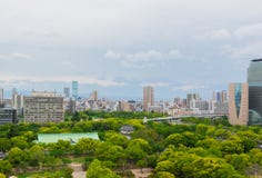 Arquitetura da cidade e skyline da cidade de Osaka em Japão fotografia de stock Arquitetura da cidade e skyline da cidade de Osaka em Japão fotografia de stock