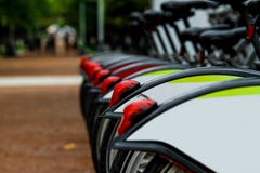 Arrendamentos da bicicleta fotografia de stock royalty free Arrendamentos da bicicleta fotografia de stock royalty free