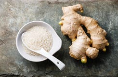 Arroz e gengibre crus imagem de stock Arroz e gengibre crus imagem de stock