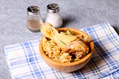 Arroz frito y chiles del pollo biryani/Hyderabadi Biriyani/ imágenes de archivo libres de regalías Arroz frito y chiles del pollo biryani/Hyderabadi Biriyani/ imágenes de archivo libres de regalías