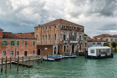 Arrêt de Vaporetto sur l'île de Murano, Venise photo libre de droits Arrêt de Vaporetto sur l'île de Murano, Venise photo libre de droits