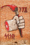 Art Graffiti op een bakstenen muur, Peking Dashanzi Art District, China royalty-vrije stock foto Art Graffiti op een bakstenen muur, Peking Dashanzi Art District, China royalty-vrije stock foto
