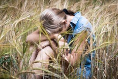 Art und Weisefoto der jungen schönen Frau lizenzfreie stockbilder Art und Weisefoto der jungen schönen Frau lizenzfreie stockbilder
