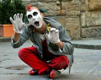 Artista de la calle del payaso en Italia imágenes de archivo libres de regalías Artista de la calle del payaso en Italia imágenes de archivo libres de regalías