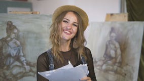 Artista femminile felice Artista femminile felice