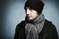 Artistiek donker portret van de jonge mooie man stock foto Artistiek donker portret van de jonge mooie man stock foto