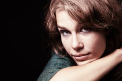 Artistiek portret van expressieve jonge vrouw stock foto's Artistiek portret van expressieve jonge vrouw stock foto's