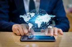 As comunicações globais traçam telefones espertos binários e os executivos raros do Internet do mundo de uma comunicação das cone Foto de Stock As comunicações globais traçam telefones espertos binários e os executivos raros do Internet do mundo de uma comunicação das cone Foto de Stock