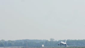 As linhas aéreas egeias aplanam a aterrissagem no aeroporto de Munich, Alemanha As linhas aéreas egeias aplanam a aterrissagem no aeroporto de Munich, Alemanha
