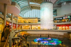 As lojas em Marina Bay Sands em Singapura imagens de stock As lojas em Marina Bay Sands em Singapura imagens de stock