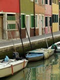 As ruas e os canais coloridos de Burano, Veneza fotos de stock As ruas e os canais coloridos de Burano, Veneza fotos de stock
