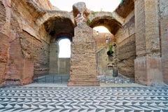 As ruínas dos banhos de Caracalla em Roma, Italia imagens de stock As ruínas dos banhos de Caracalla em Roma, Italia imagens de stock