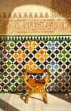 As tesouras presidem, palácio de Alhambra em Granada, Espanha fotografia de stock As tesouras presidem, palácio de Alhambra em Granada, Espanha fotografia de stock