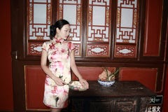 Asian Chinese girls wears cheongsam enjoy free time in ancient town royalty free stock images Asian Chinese girls wears cheongsam enjoy free time in ancient town royalty free stock images