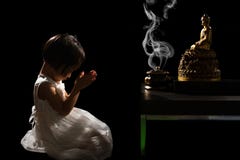 Asian Little Chinese Girl Praying In Front Of Buddha Royalty Free Stock Photos