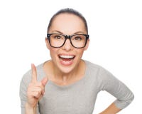 Asiatin in den Brillen mit dem Finger oben stockfoto Asiatin in den Brillen mit dem Finger oben stockfoto