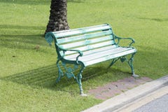 Asientos En El Jardín Foto de archivo - Imagen: 50519368