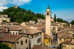 Asolo, Ιταλία, άποψη Asolo από το κάστρο βασίλισσας Cornaro στοκ φωτογραφία με δικαίωμα ελεύθερης χρήσης Asolo, Ιταλία, άποψη Asolo από το κάστρο βασίλισσας Cornaro στοκ φωτογραφία με δικαίωμα ελεύθερης χρήσης