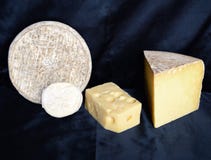 Assortiment de fromage de montagne Image stock Assortiment de fromage de montagne Image stock