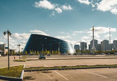 ASTANA, il KAZAKISTAN luglio 2018 - il palazzo di Shabyt della costruzione di creatività, soprannominato la ciotola del cane, a A immagini stock ASTANA, il KAZAKISTAN luglio 2018 - il palazzo di Shabyt della costruzione di creatività, soprannominato la ciotola del cane, a A immagini stock
