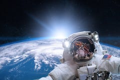 Astronauta w kosmosie na tle ziemia ilustracja wektor Astronauta w kosmosie na tle ziemia ilustracja wektor