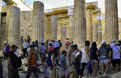 Atenas Grecia; 30 08 2010: Entrada al Parthenon fotos de archivo libres de regalías Atenas Grecia; 30 08 2010: Entrada al Parthenon fotos de archivo libres de regalías