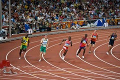 Athletenläuferrennen Mens 220m im Sprint lizenzfreie stockfotos Athletenläuferrennen Mens 220m im Sprint lizenzfreie stockfotos